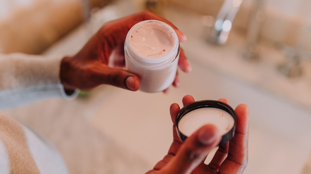 Why Your Moisturiser Pills Under Sunscreen And How To Fix The Layering Order Why Your Moisturiser Pills Under Sunscreen And How To Fix The Layering Order