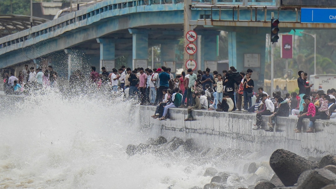Mumbai Rains Live Updates: IMD Issues Orange Alert For Mumbai, Thane With Heavy Rainfall And Strong Winds Expected