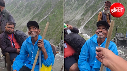 न आंखों की रोशनी और न आसान रास्ता... फिर भी बाबा बर्फानी के दर्शन को पहुंचा श्रद्धालु, आस्था की ये कहानी छू लेगी दिल