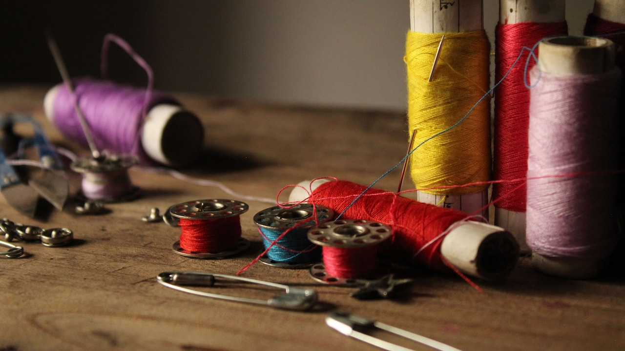 5 Portable Sewing Kits For Home, Travel And Emergencies 5 Portable Sewing Kits For Home, Travel And Emergencies