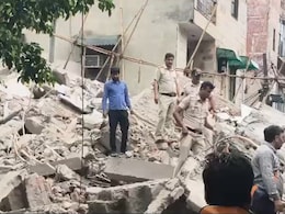 दिल्ली के रोहिणी में भारी बारिश के कारण अंडर कंस्ट्रक्शन बिल्डिंग गिरी, हादसे में 1 की मौत और 3 घायल