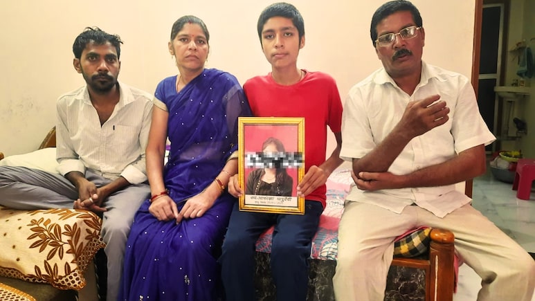 Nagpur News : 'पेपर लिक करणाऱ्यांना फाशी द्या', आकांक्षाचं कुटुंब अजूनही धक्क्यात; सरकारकडे केली मागणी