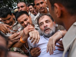Video: Rahul Gandhi, Priyanka Detained From Protest Site, Taken Away In Bus