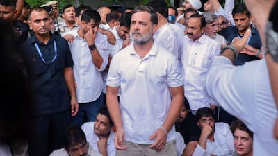 राहुल गांधींचे पंतप्रधान निवासस्थानाबाहेर रात्रभर ठिय्या आंदोलन; धर्मेंद्र प्रधान यांच्या राजीनाम्याची मागणी