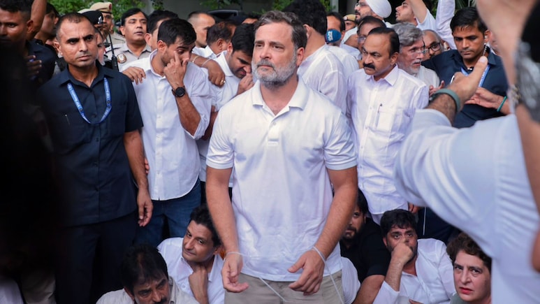 सरकार ने दिया पेपर लीक पर चर्चा का प्रस्ताव, कांग्रेस ने ठुकराया, धर्मेंद्र प्रधान के इस्तीफे पर अड़े राहुल गांधी
