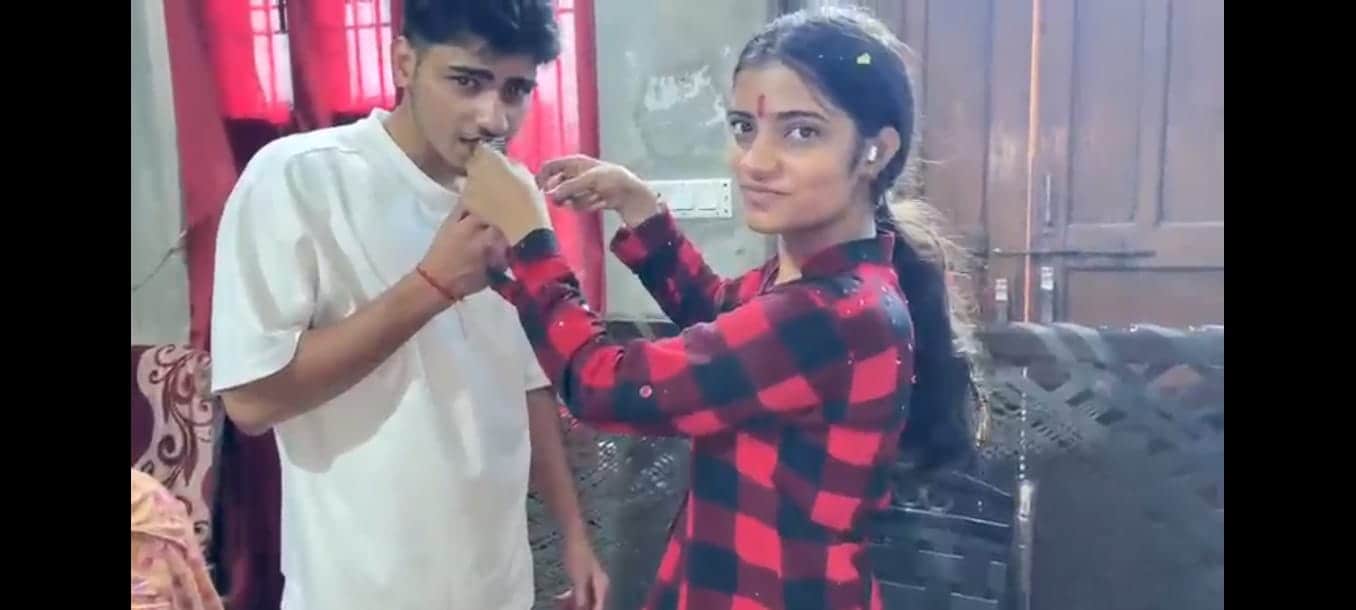 दोनों बहन भाई की फोटो