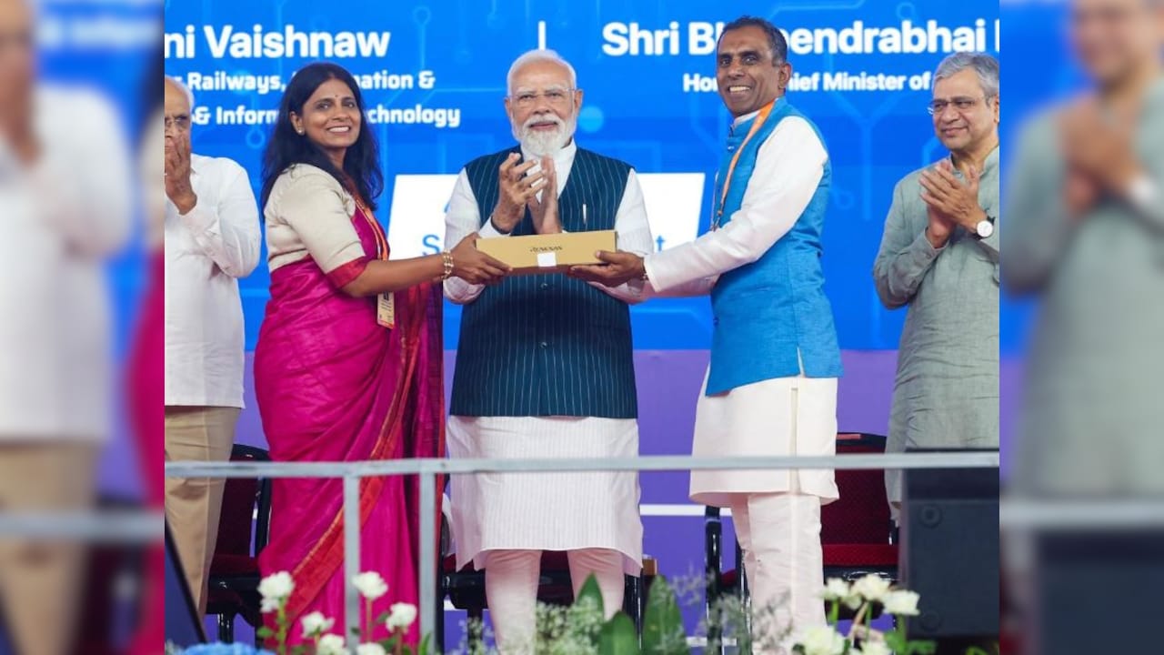 'Sun Rahe Ho Na, Binod': PM Modi's Panchayat Dialogue During Gujarat Speech Goes Viral | Watch