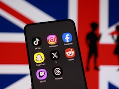 UK To Announce Midnight Social Media Curfew For Teenagers