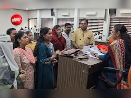 सवालों के घेरे में केंद्रीय विद्यालय की पढ़ाई! शिक्षकों की कमी से मोबाइल पर होमवर्क कर रहे बच्चे