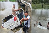 स्विफ्ट कार में पानी भरते ही लॉक हुए दरवाजे, 5 की दर्दनाक मौत, ऐसे गहरे तालाब में समाई