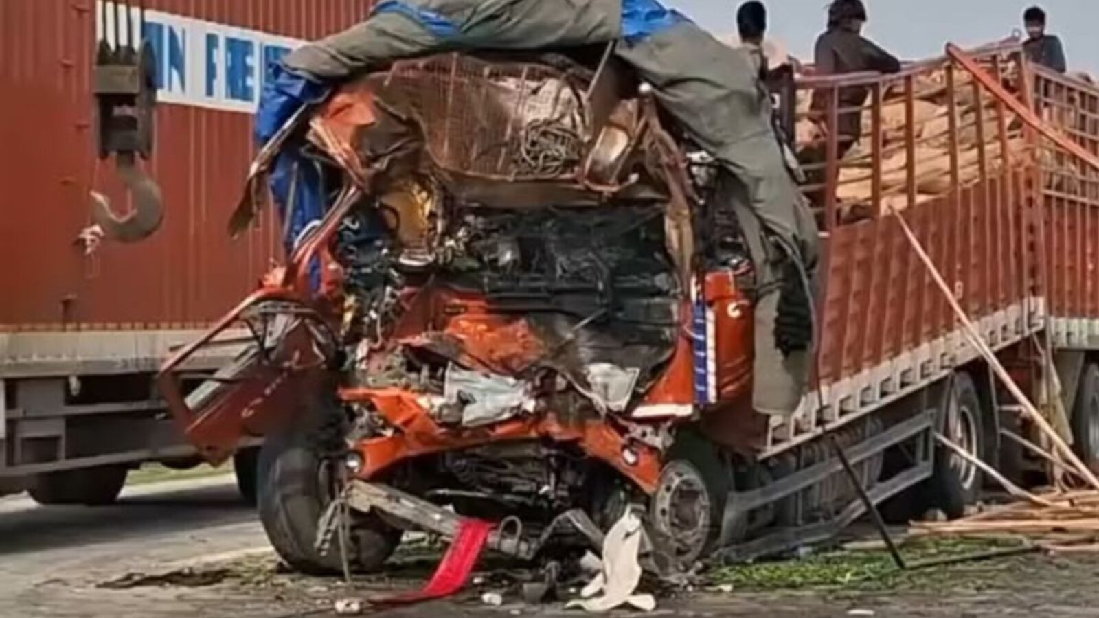 Six Burnt Alive in Maharashtra Truck-Car Collision