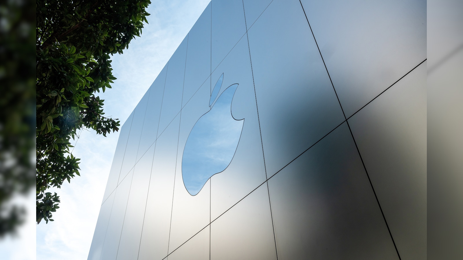 Apple and OpenAI face a legal fight over alleged trade secret theft.