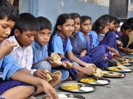 Dharashiv News: चिमुकल्यांच्या जिवाशी खेळ! शाळेतील पोषण आहार पाहून पालकांचा संताप, सोयाबीनमध्ये आढळलं...