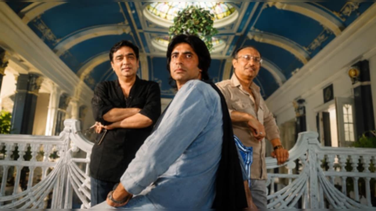 13 रुपए लेकर पहुंचा मुंबई, नाई की दुकान पर किया काम, अमिताभ बच्चन को सुपरस्टार बनाने वाला डायरेक्टर 
