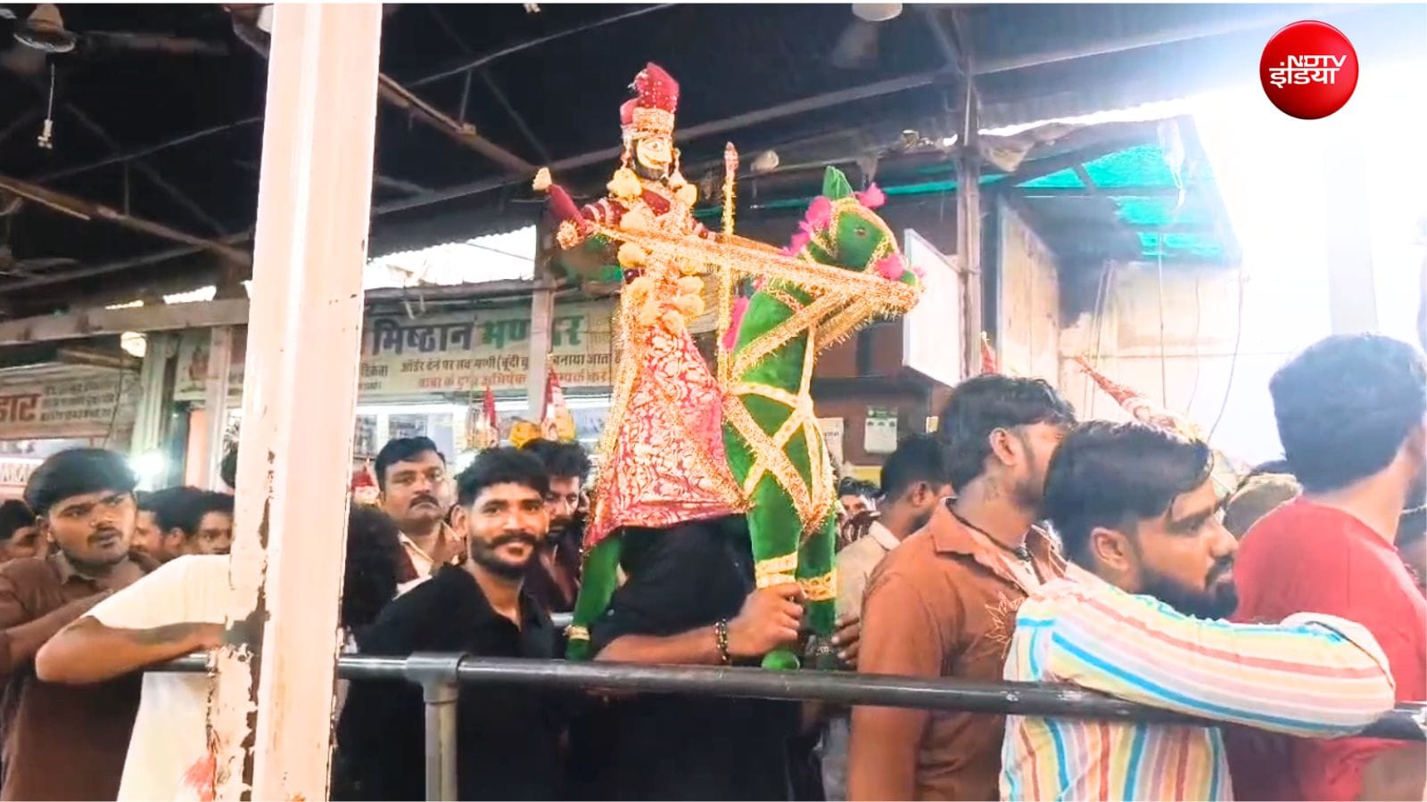 बाबा रामदेव के भक्त देश और दुनियाभर में फैले हैं बाबा रामदेव के भक्त देश और दुनियाभर में फैले हैं
