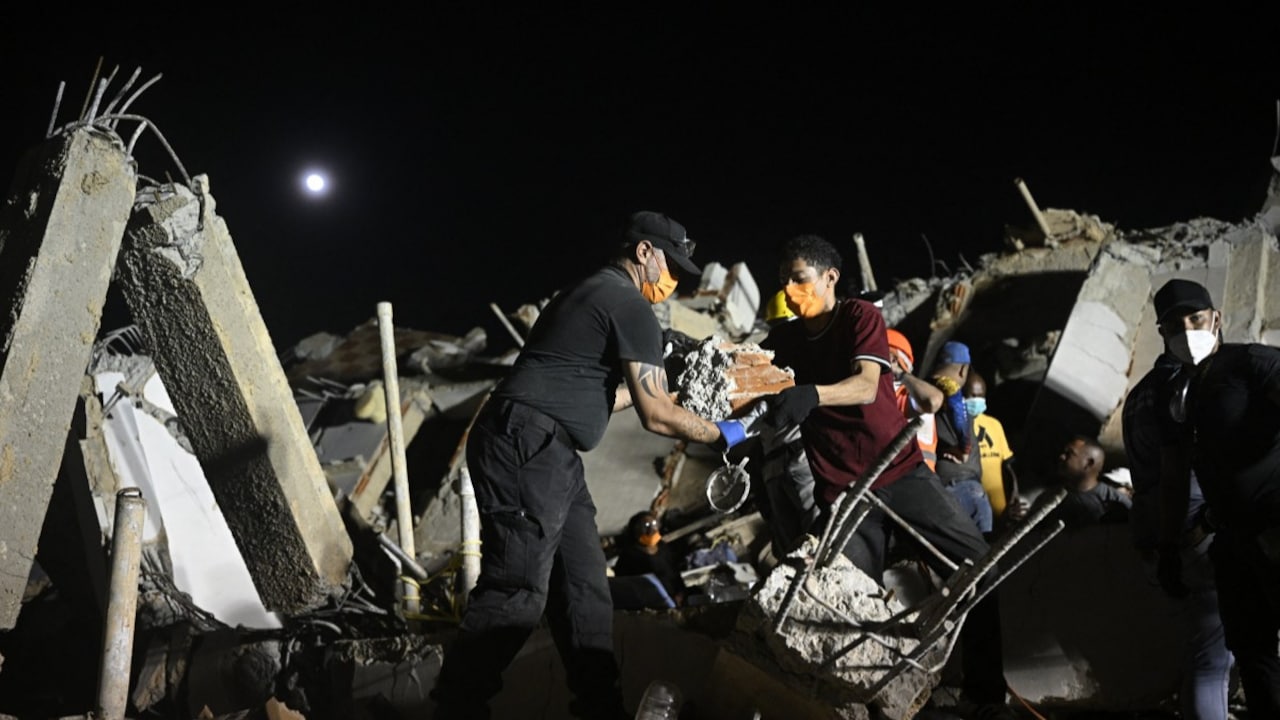 Rescue workers and volunteers search through rubble by moonlight in Venezuela, days after twin earthquakes devastated the region and left thousands unaccounted for. Rescue workers and volunteers search through rubble by moonlight in Venezuela, days after twin earthquakes devastated the region and left thousands unaccounted for.