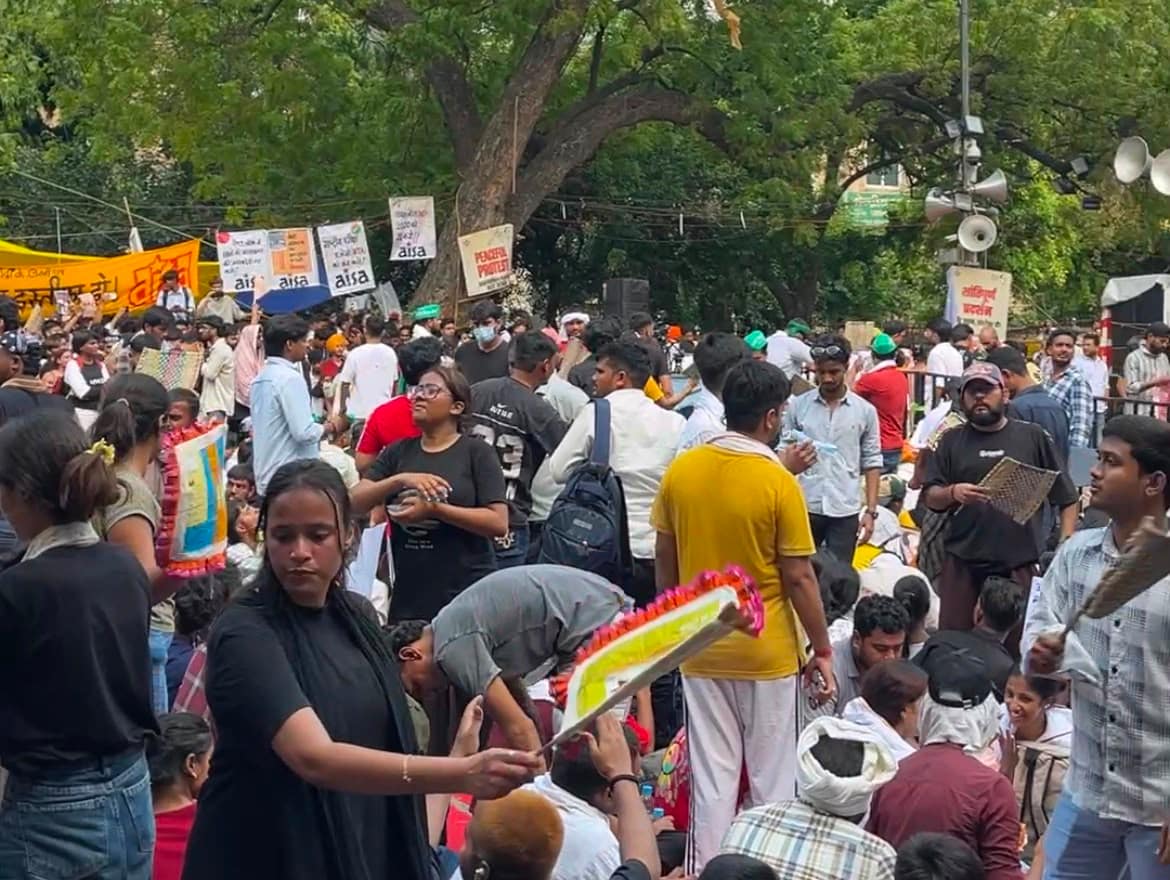 Delhi Police Use Food Wrappers To Trace Restaurants Sending Meals To Jantar Mantar: Report
