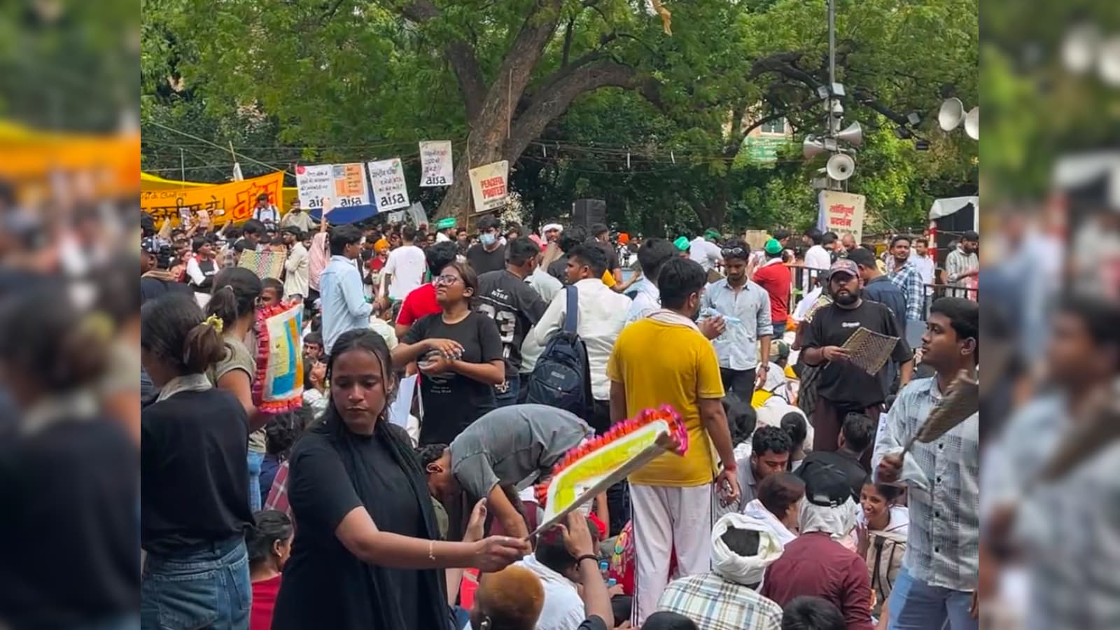 Delhi Police Use Food Wrappers To Trace Restaurants Sending Meals To Jantar Mantar: Report