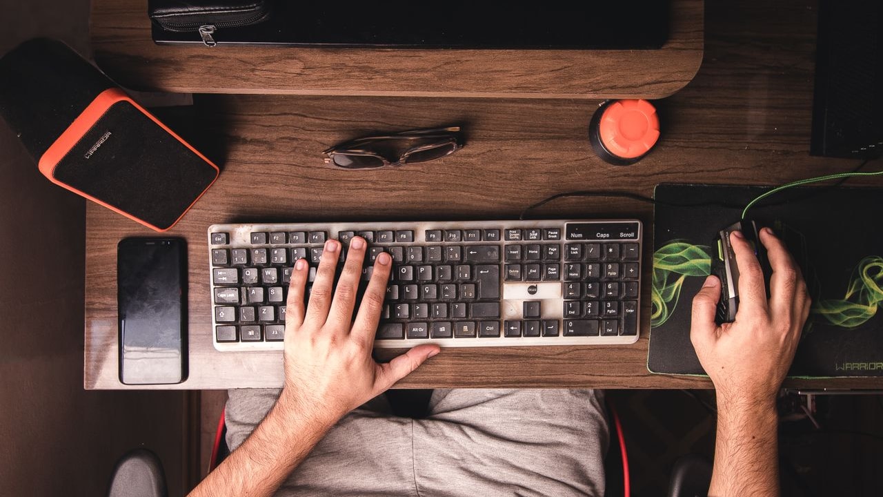 How To Choose A Wireless Keyboard Layout, Key Travel And Connection Types