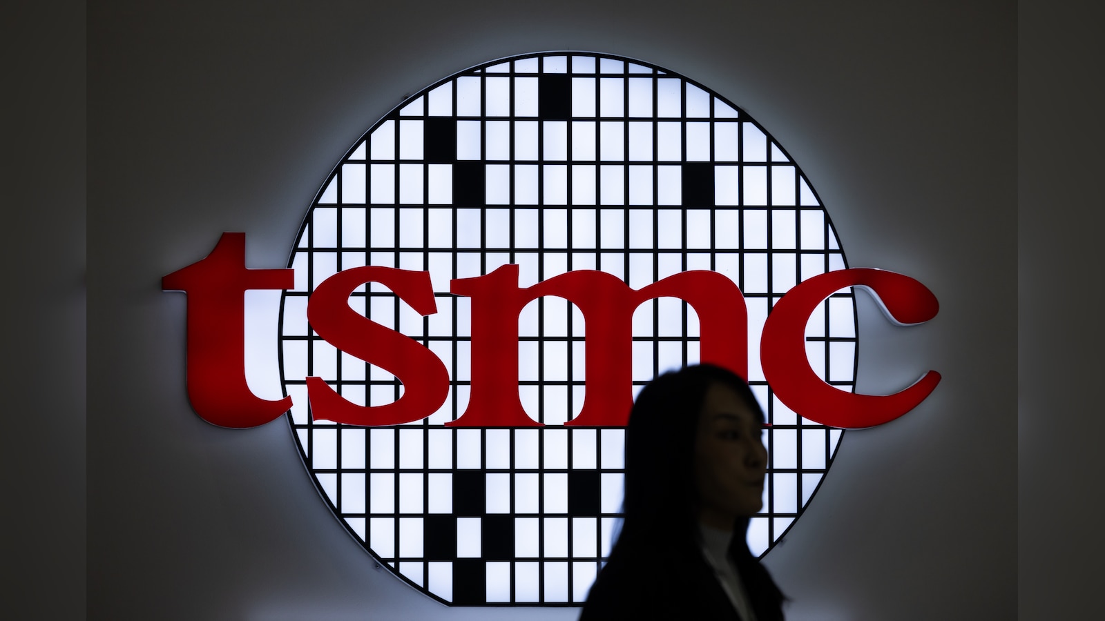 Technology stocks fall as TSMC results revive concerns about AI spending.