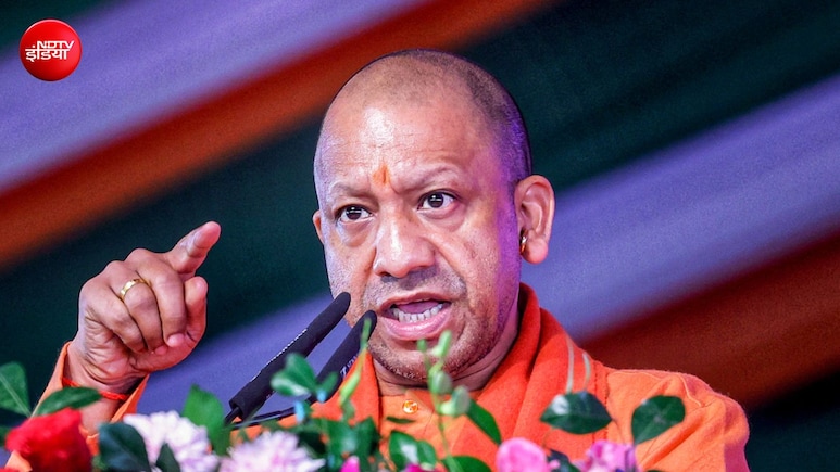 एक दिन और तीन जिले... योगी आदित्यनाथ कैसे तूफानी दौरों से बनाने लगे हवा, सीटों पर ही उलझे कांग्रेस और सपा