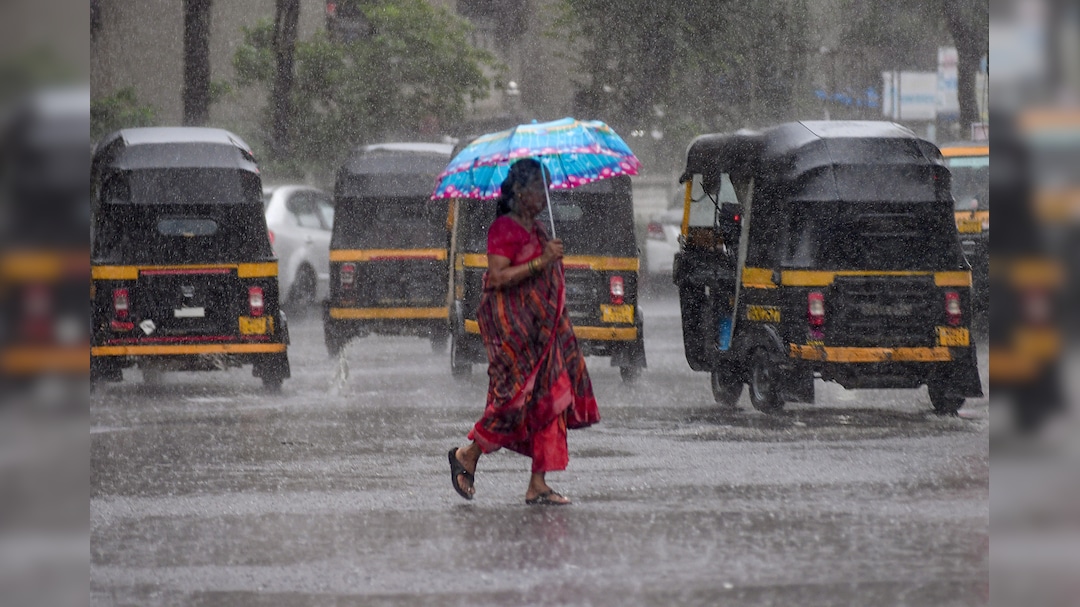 Mumbai Rain News Live Updates: Heavy Showers Lash City, Waterlogging Reported — What Should Residents Expect?