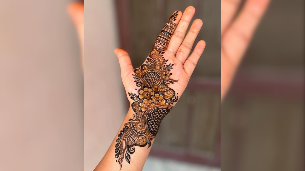 (P.C- @stylishmehndidesign/Instagram)