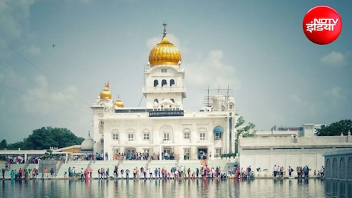 टूरिस्ट्स से लेकर लोकल लोगों तक, बंगला साहिब को क्यों माना जाता है दिल्ली का 'मस्ट-विजिट' स्पॉट? जानिए क्या है खास