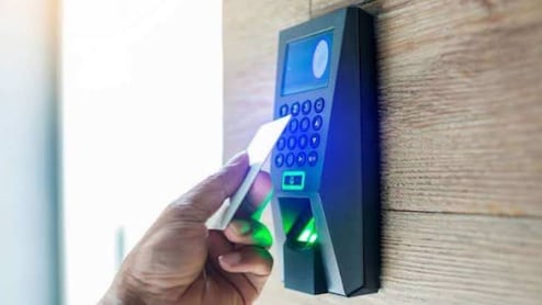 सूरत अस्पताल में लगा हाईटेक RFID सुरक्षा सिस्टम, हर नवजात पर रहेगी डिजिटल नजर, जानिए कैसे काम करेगा ये सिस्टम