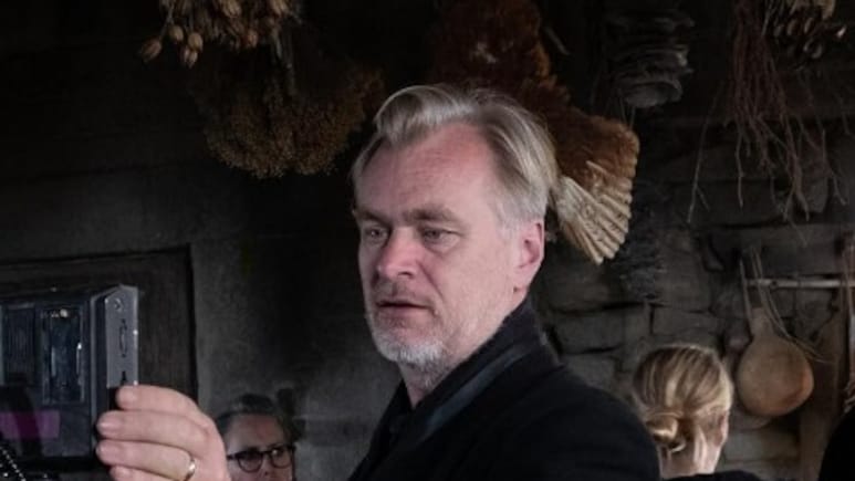 Christopher Nolan Confirms Not Having A Smartphone, Believes He Would Be "Horribly Addicted" To It