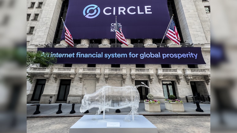 Stablecoin Issuer Circle Gets Greenlight For Bank License; Stock Spikes 15%