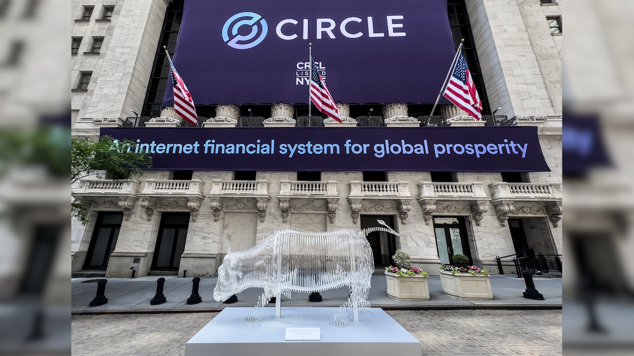 Stablecoin Issuer Circle Gets Greenlight For Bank License; Stock Spikes 15%