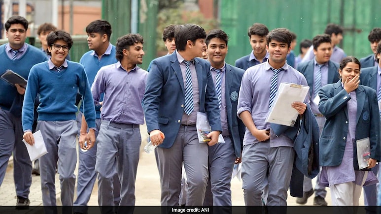 CBSE ने जारी किए 10वीं-12वीं के सैंपल पेपर और मार्किंग स्कीम, अब समझें पेपर में कैसे आएंगे सवाल