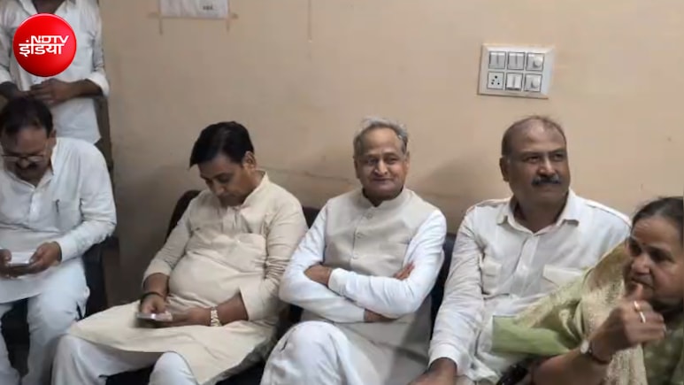 राहुल गांधी के बाद गहलोत-डोटासरा भी पुलिस हिरासत में, जयपुर में कांग्रेस के नेताओं का धरना