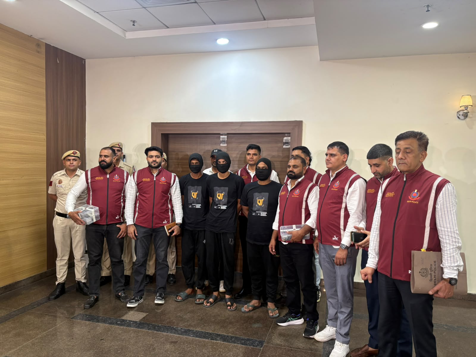 दिल्ली पुलिस की स्पेशल टास्क फोर्स की गिरफ्त में लॉरेंस बिश्नोई गैंग के तीन शूटर.