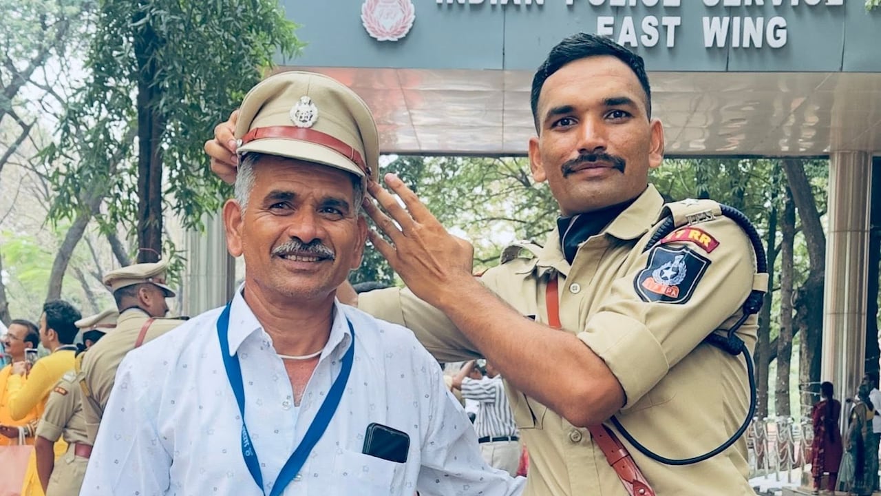 पिता के साथ IPS Ishwar Lal Gurjar पिता के साथ IPS Ishwar Lal Gurjar
