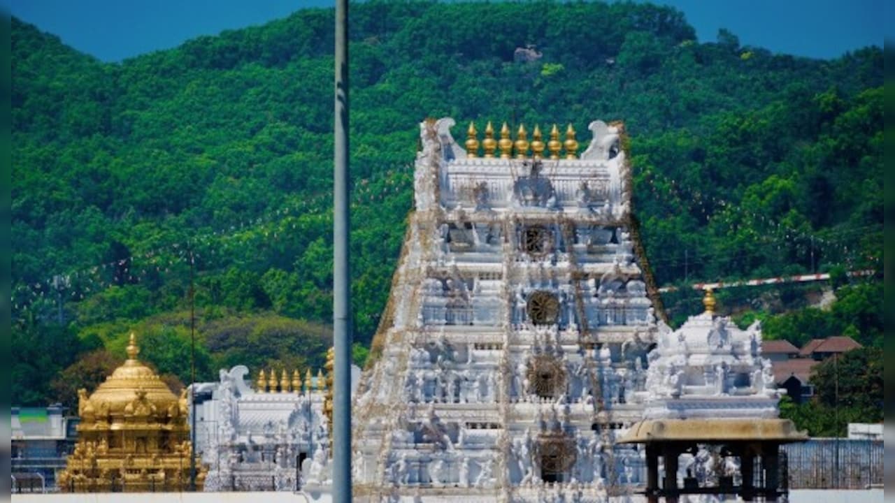 तिरूपति मंदिर को हर साल करीब 1,800 करोड़ रुपये का दान मिलता है
