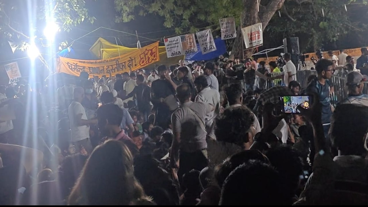 जंतर-मंतर पर जारी विरोध प्रदर्शन जंतर-मंतर पर जारी विरोध प्रदर्शन