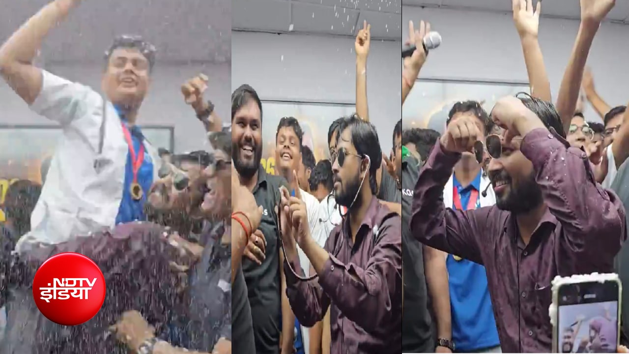 NEET रिजल्ट के बाद खान सर ने गर्दा उड़ा दिया; भोजपुरी सॉन्ग में स्टूडेंट्स के साथ लगी 'पंचायत', देखिए VIDEO