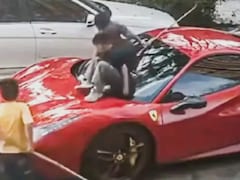 बच्चों ने 5.04 करोड़ की Ferrari को बनाया खेल का मैदान! पड़ा 95 लाख का डेंट, माता-पिता पर केस