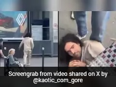 Video: Man With 2 Big Knives In Hands, Stabs 3 Women, One Of Them Pregnant