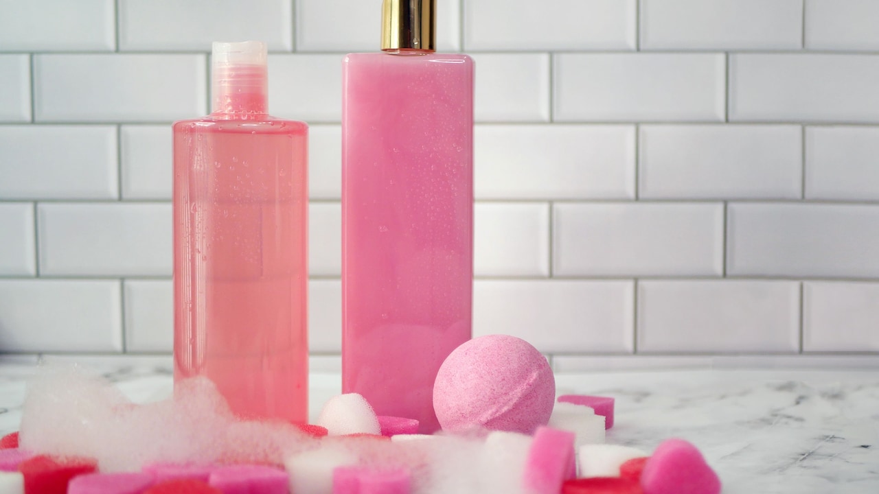 Why Shower Gel Creates Plenty Of Foam But Leaves Skin Dry Why Shower Gel Creates Plenty Of Foam But Leaves Skin Dry