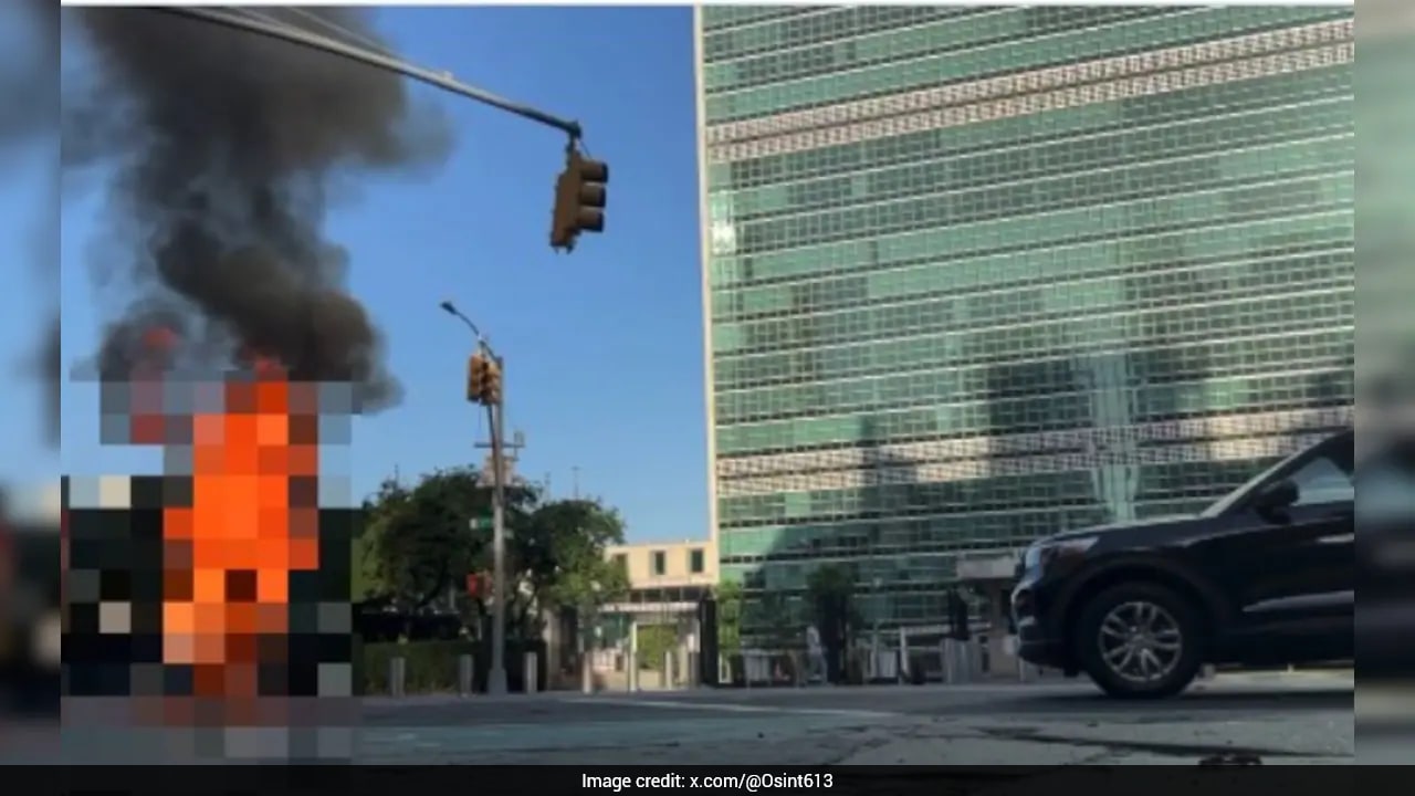 Man With Tibetan Flag Dies After Setting Himself On Fire Outside UN
