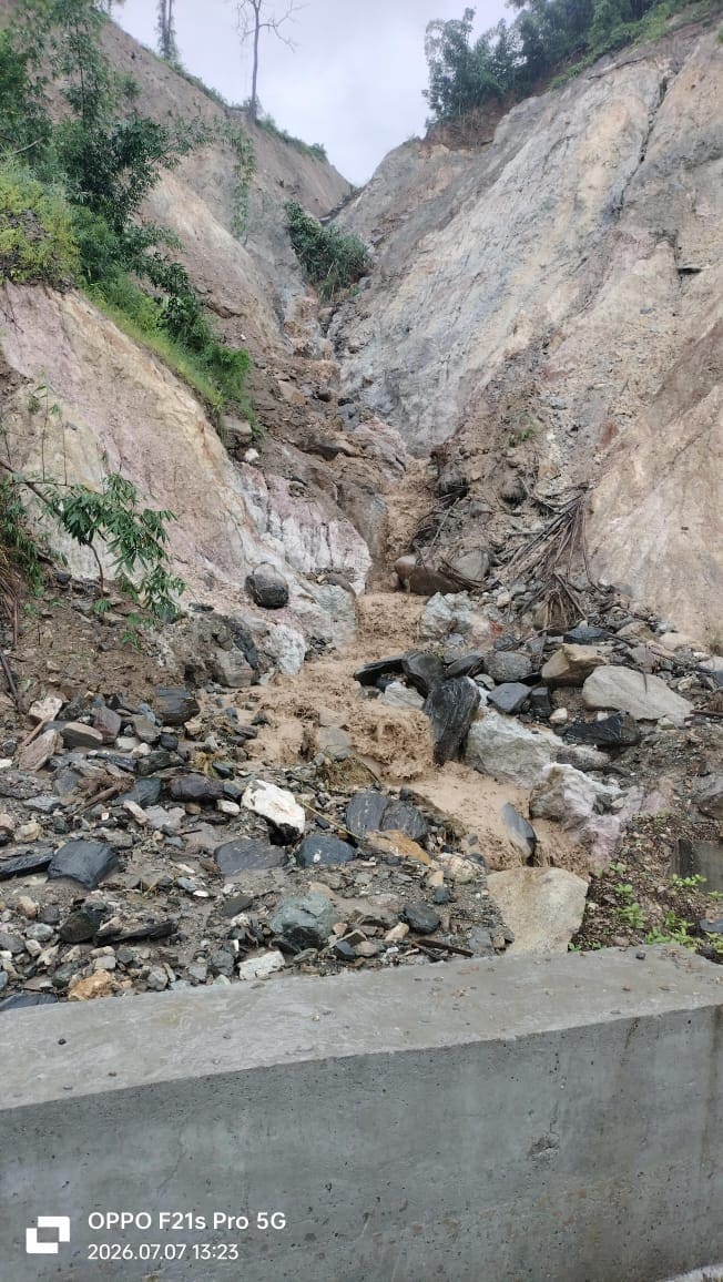 Arunachal Pradesh Flood: भूस्खलन