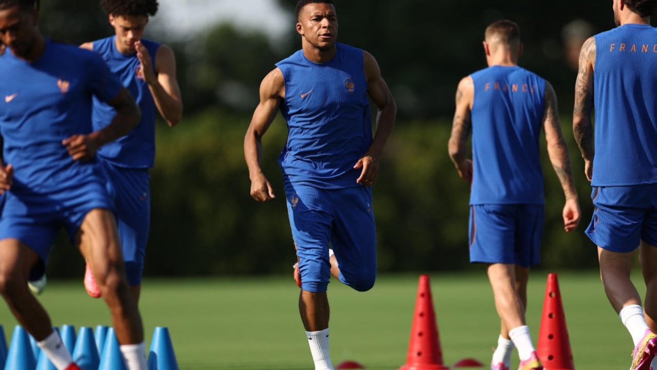 France play Paraguay in World Cup last-16 match amid Philadelphia heatwave warnings
