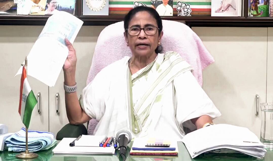 'Kill Me To Stop Me': Defiant Mamata Banerjee Calls Rebels 'Traitors'