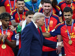 स्पेनिश टीम ने किनारे किया, FIFA चीफ ने बाहर और दर्शकों ने हूट...अवॉर्ड सेरेमनी में ट्रंप बेइज्जत- VIDEO