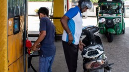 Delhi EV Policy 2026: दिल्लीवालों के लिए 2028 से पेट्रोल बाइक और स्कूटर खरीदना गैरकानूनी? आसान भाषा में समझें