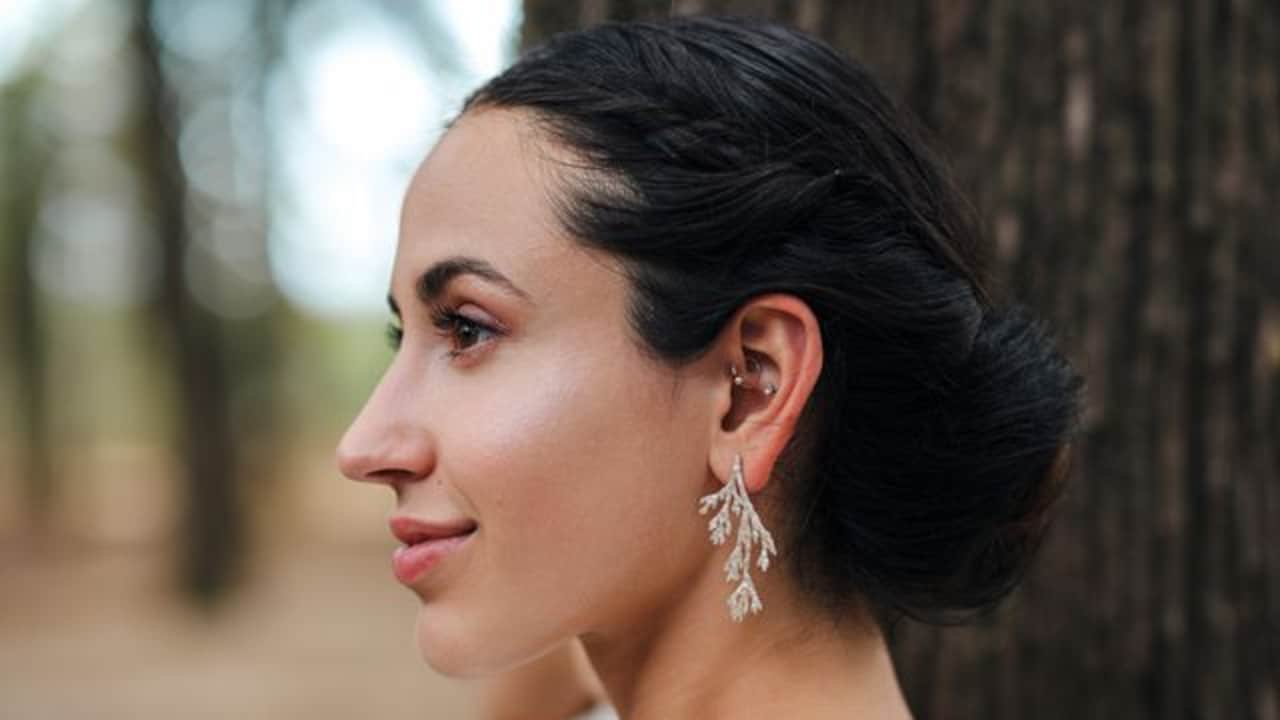 What causes artificial jewellery to turn black What causes artificial jewellery to turn black