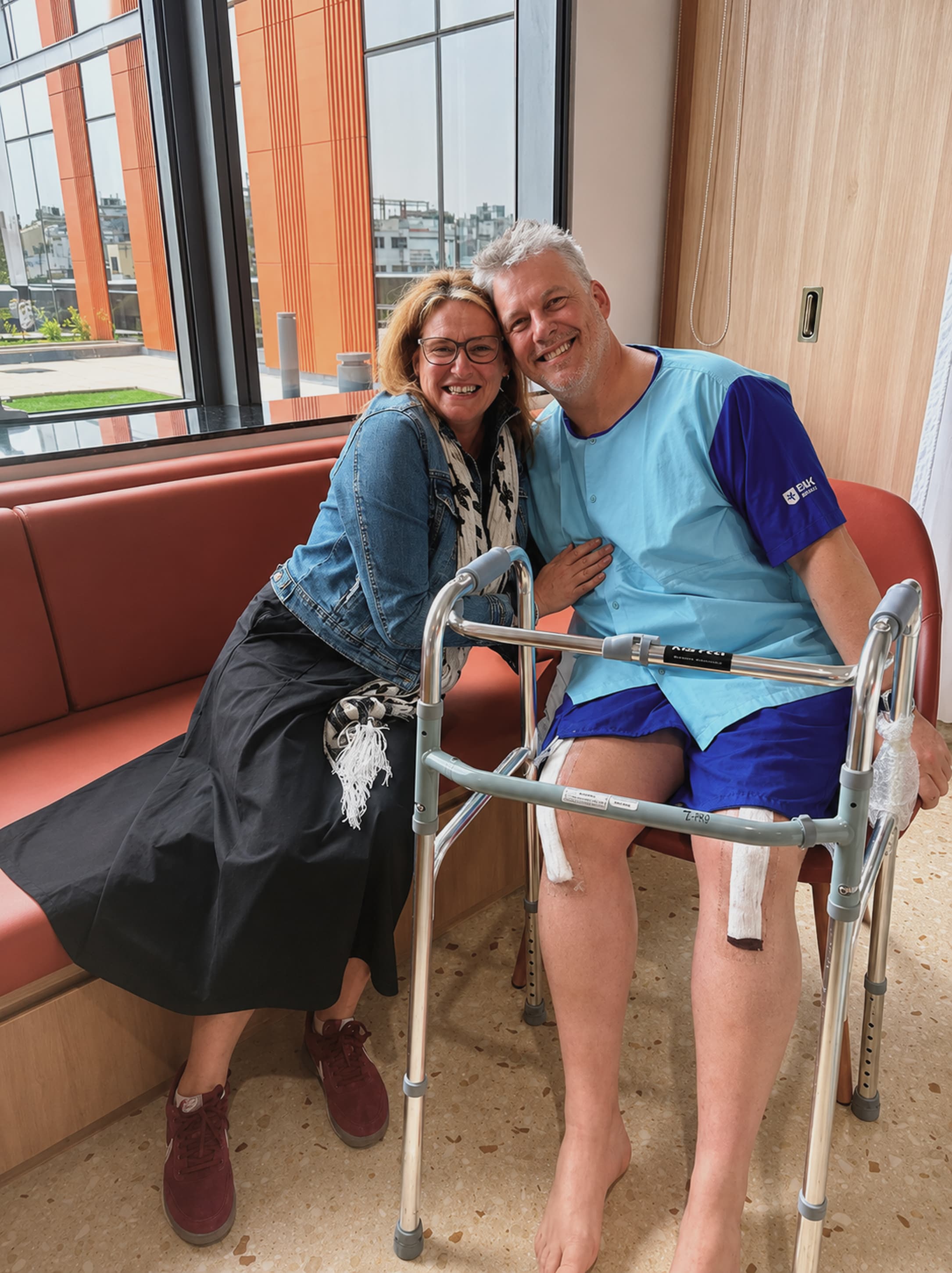A patient named Jean Paul from the UK came to India for his bilateral knee transplant surgery. A patient named Jean Paul from the UK came to India for his bilateral knee transplant surgery.